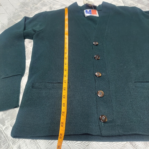 Girls school green uniform cardigan button up 2 front pockets.  Nwt. - Picture 8 of 13